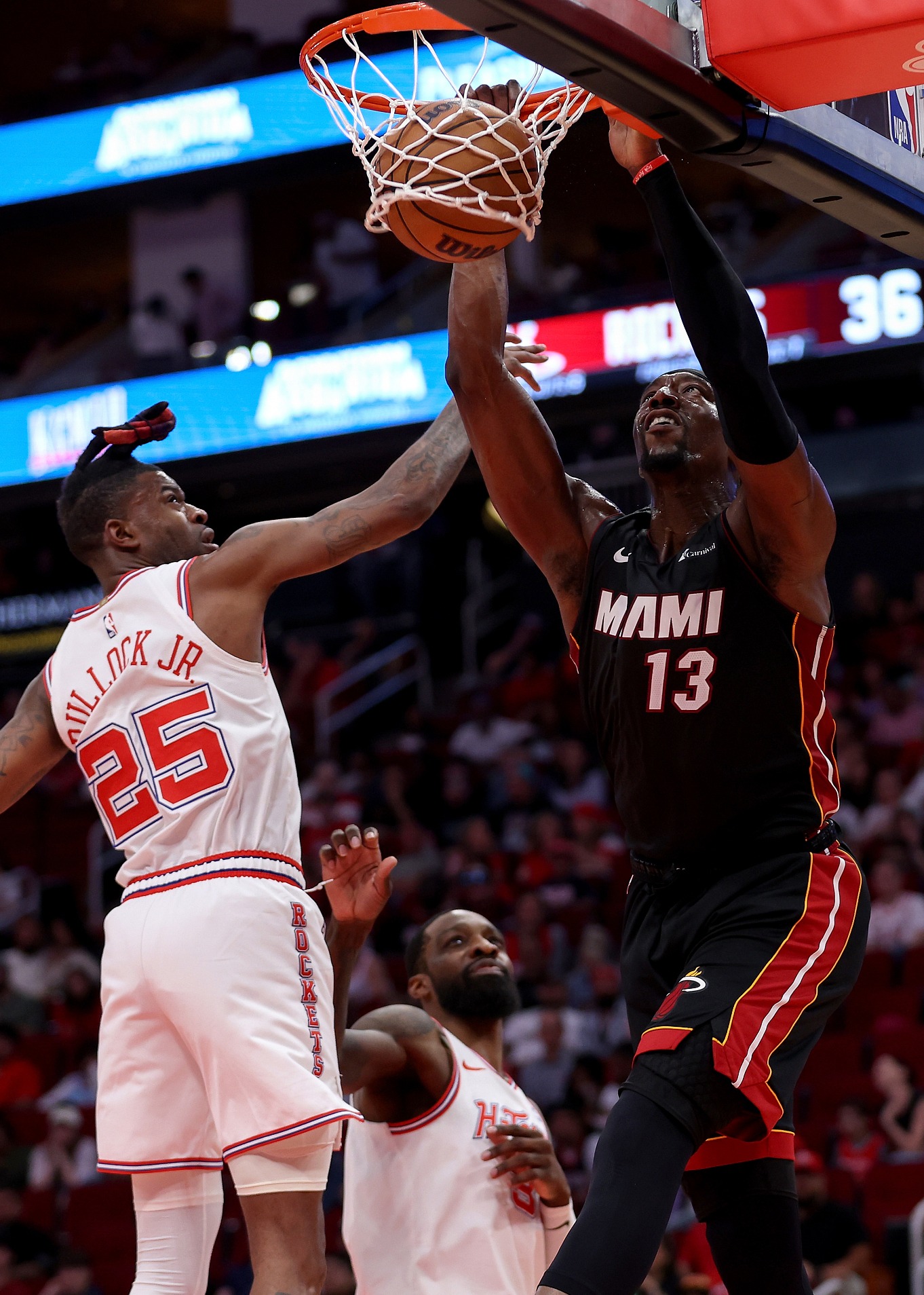 开云体育下载-赛后迈阿密热火备战NBA常规赛，手感冰凉细节曝光，话题不断，更衣室氛围转暖的简单介绍